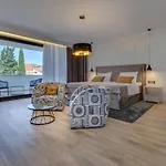Mirabilis Ii Bed & Breakfast