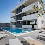 Mirabilis Ii 4*